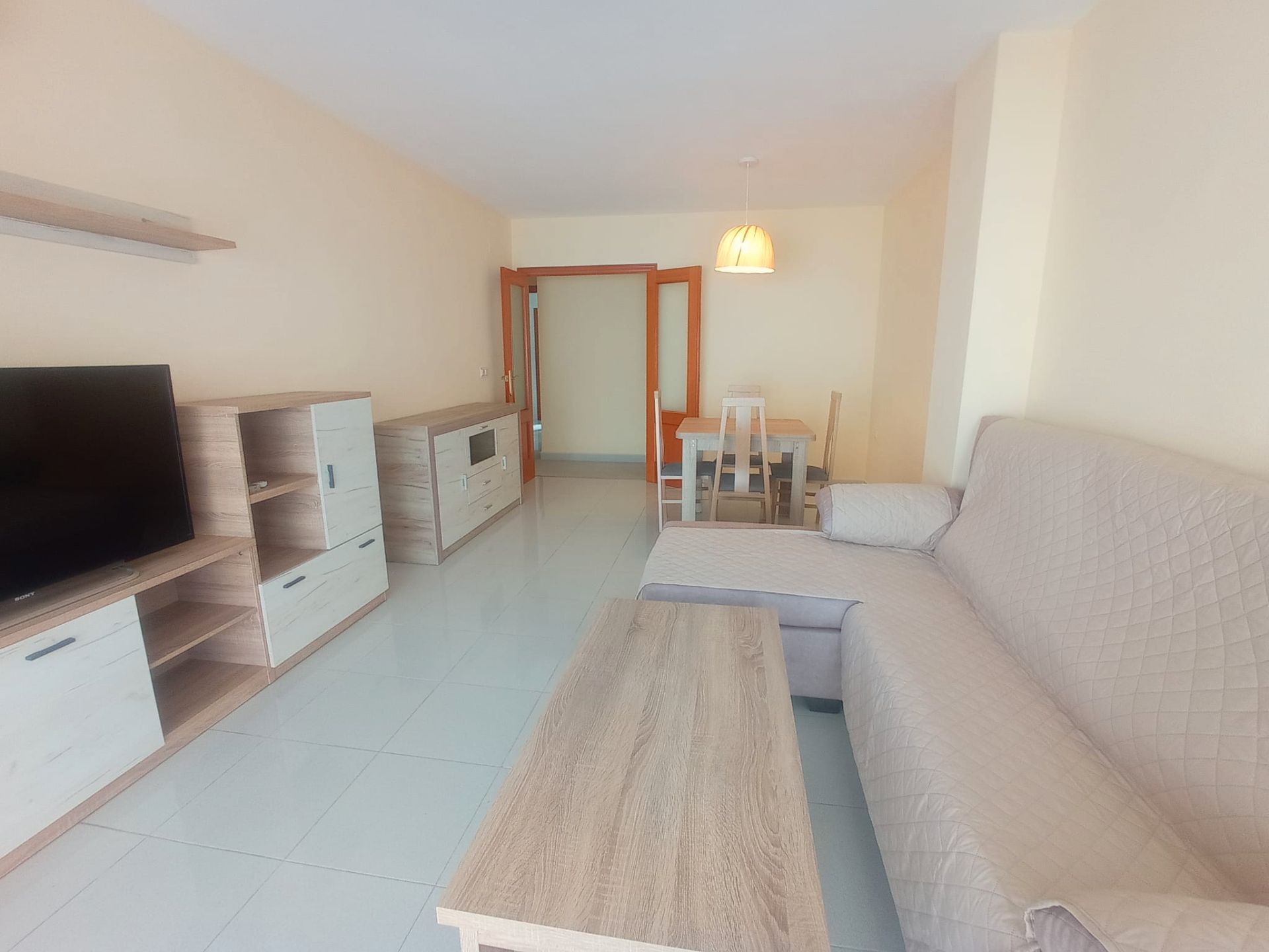 Sala d'estar de Apartament de lloguer en  Murcia Capital amb Aire condicionat, Jardí privat i Traster