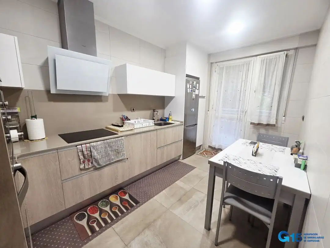 Cocina de Piso en venta en Errenteria con Calefacción, Terraza y Amueblado