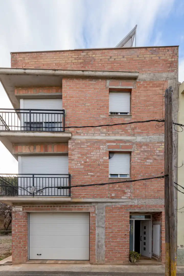 Vista exterior de Casa adosada en venda en Aldover amb Aire condicionat, Calefacció i Terrassa