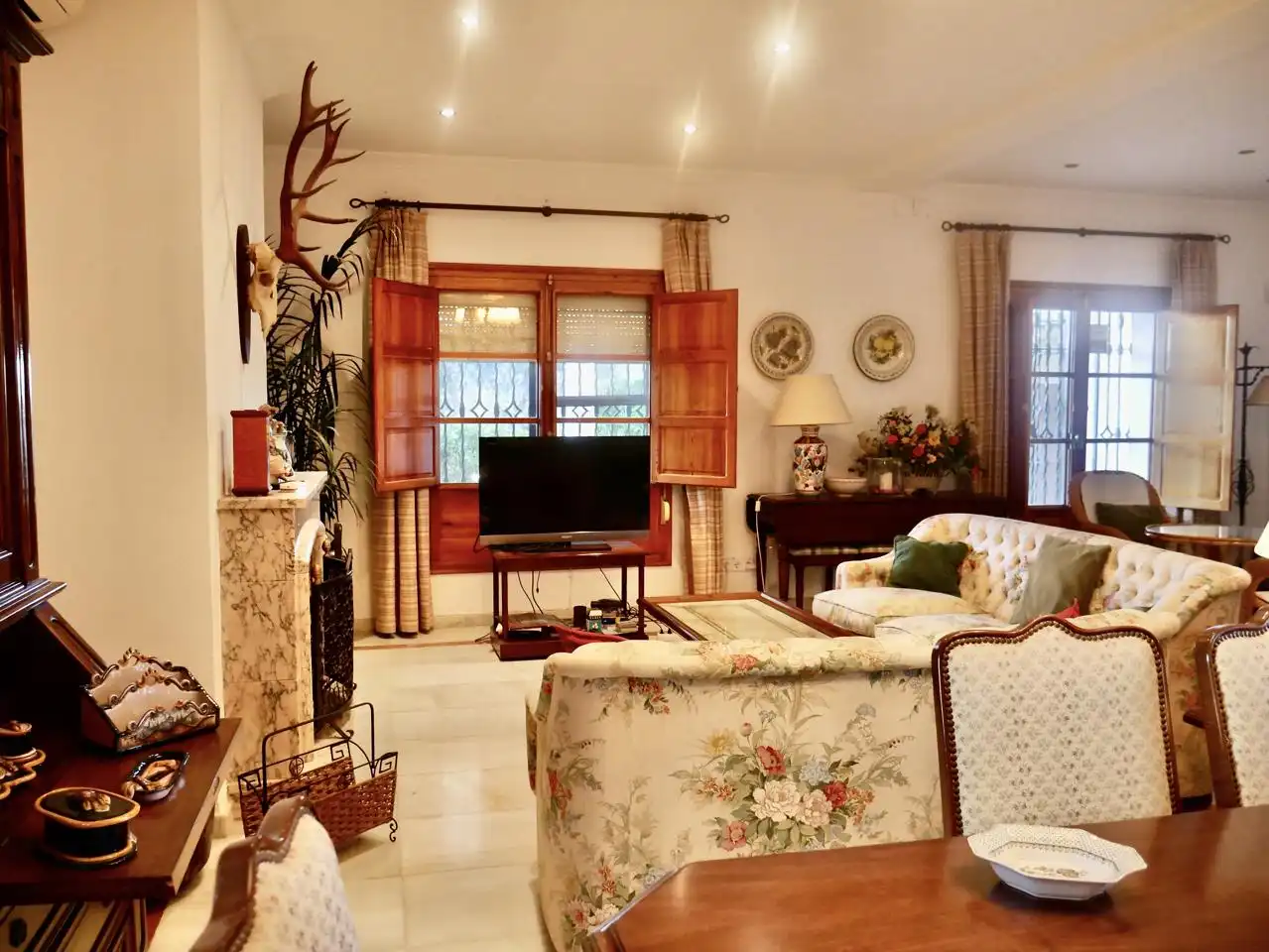 Casa o xalet en venda a Jacinto Benavente, Gines