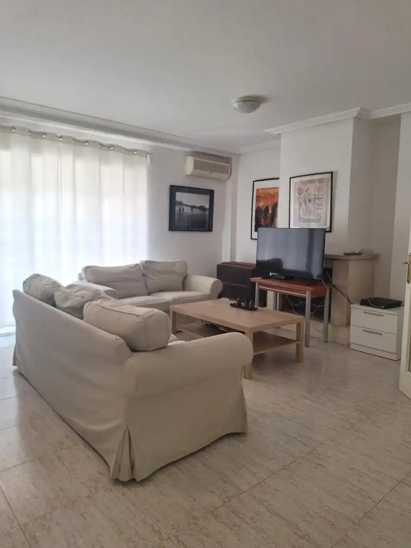 Sala d'estar de Casa adosada de lloguer en Murcia amb Aire condicionat, Terrassa i Moblat