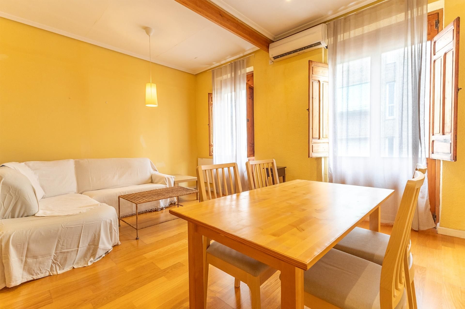 Piso en venta en  PINTOR VELAZQUEZ, Mercado, Centro