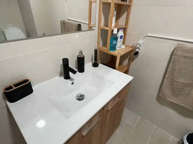 Baño de Piso de alquiler en Benalmádena con Aire acondicionado, Piscina y Amueblado