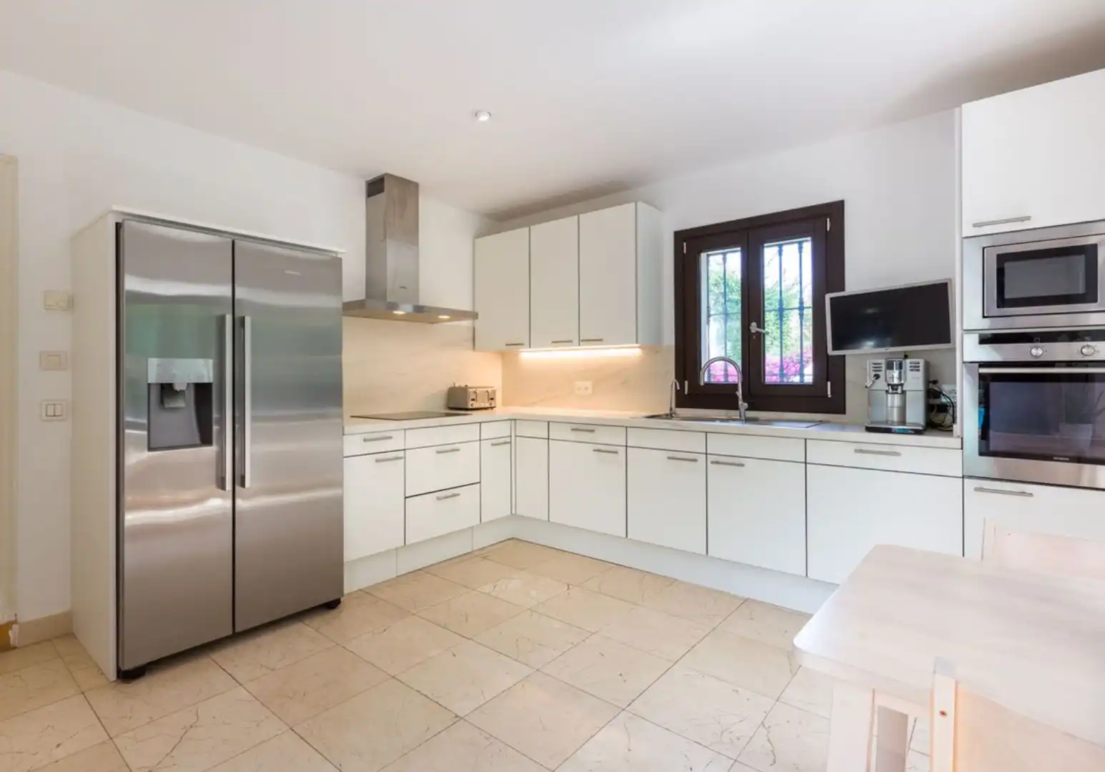 Cuina de Casa o xalet de lloguer en Marbella amb Aire condicionat, Terrassa i Piscina