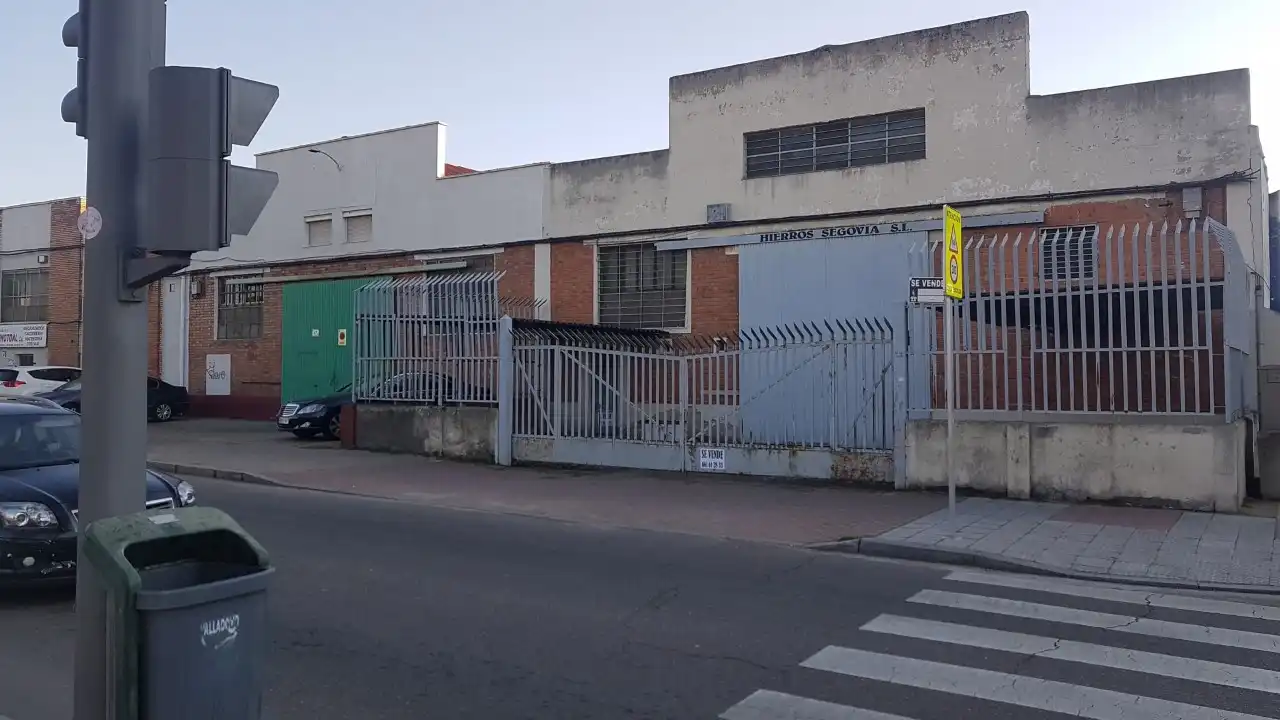 Vista exterior de Nave industrial en venta en Valladolid Capital