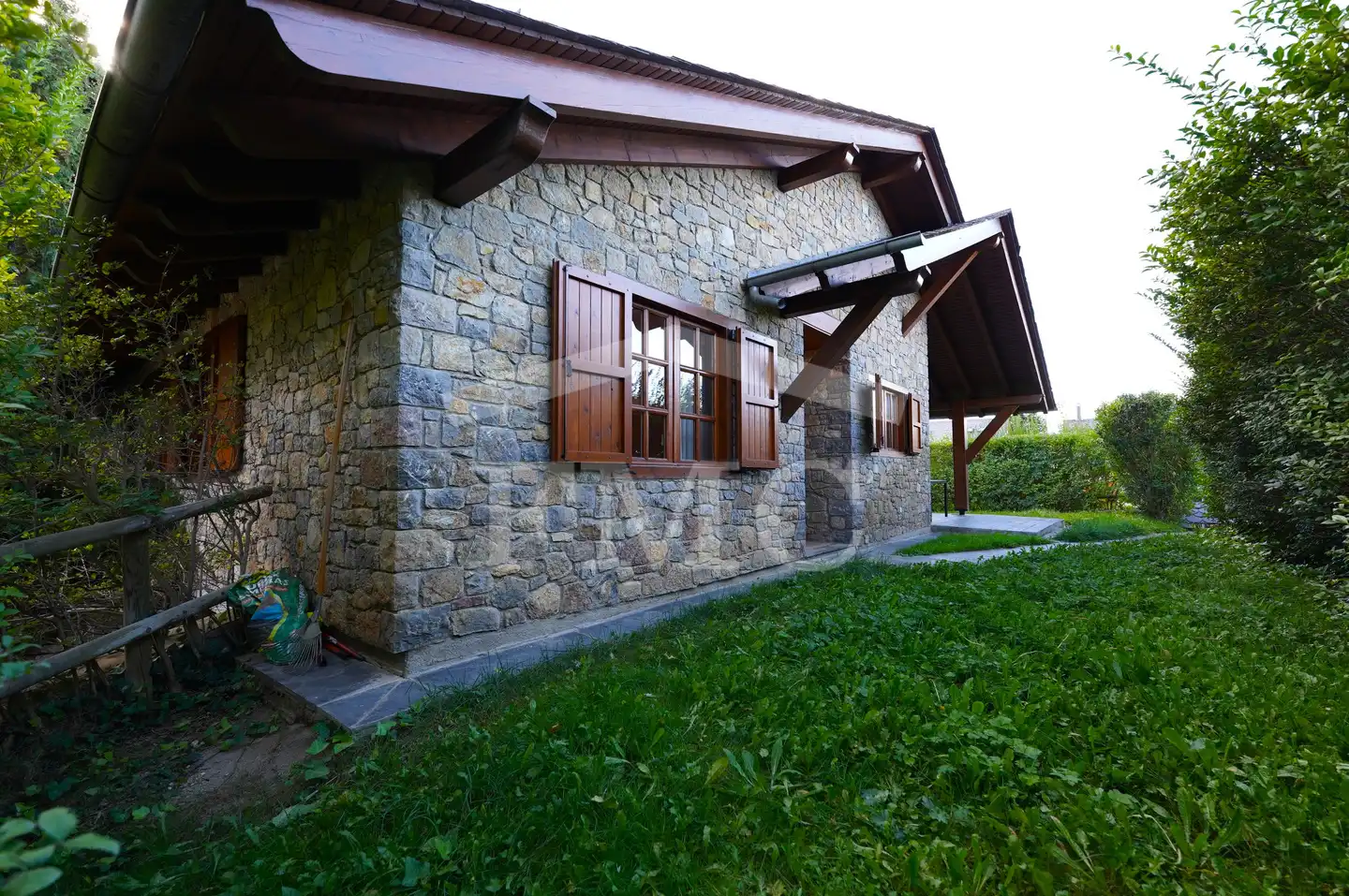 Exterior view of Houses for rent in Alp poble
