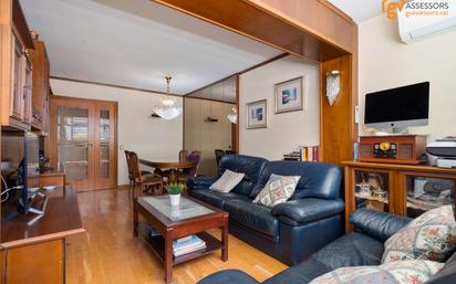 Flat for sale in Passeig de Fabra i Puig, La Guineueta