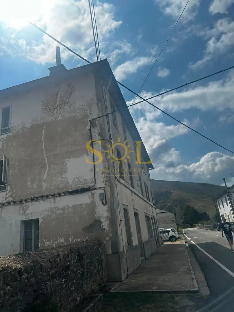 Vista exterior de Casa o chalet en venta en Cabrillanes con Calefacción y Jardín privado