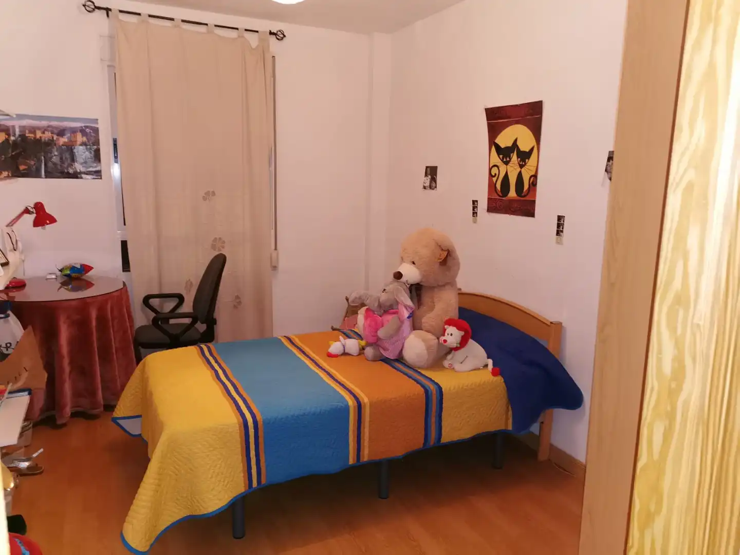 Bedroom of Flat for rent in Granada  with Washing machine