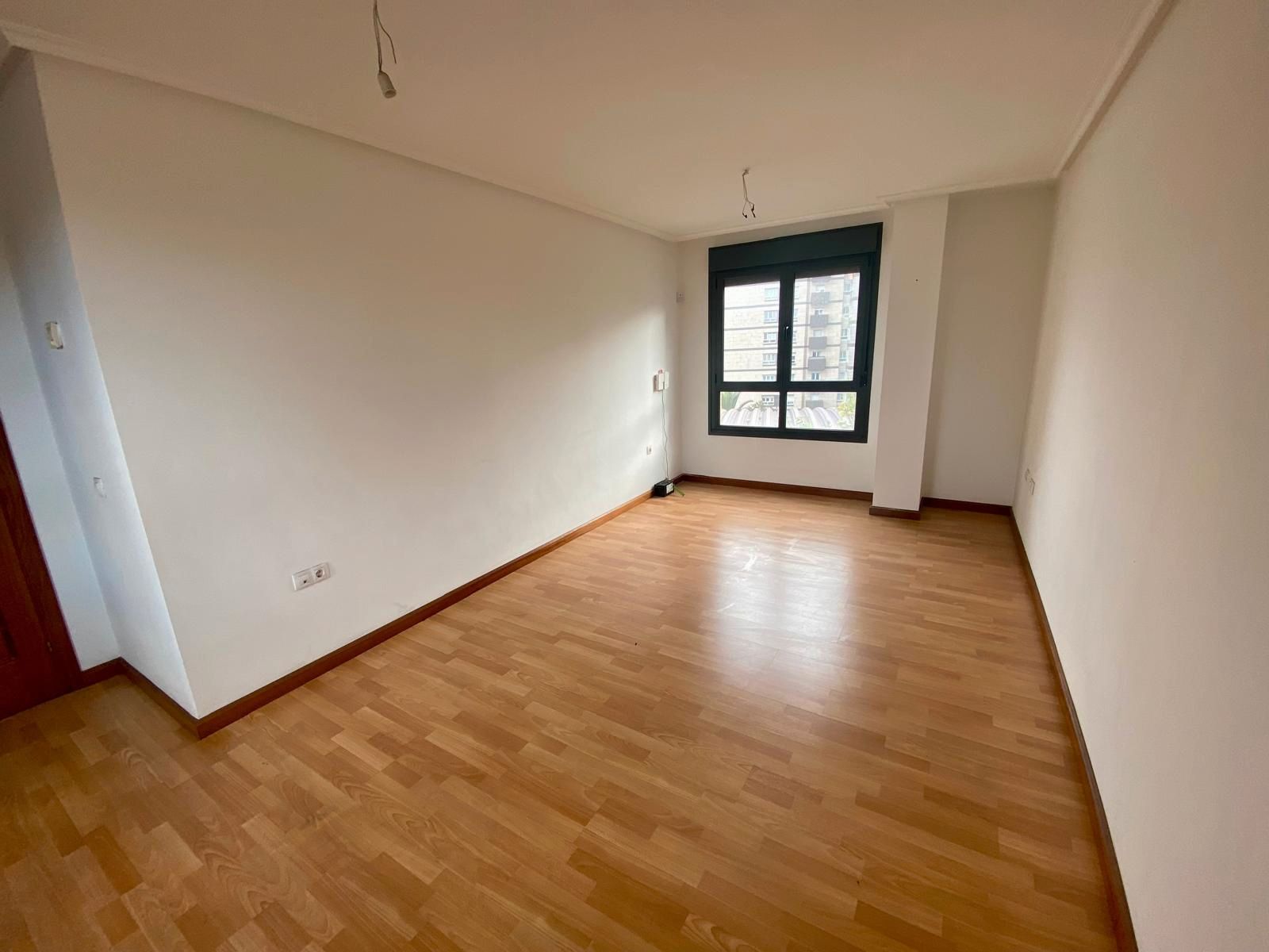 Living room of Flat for sale in Gijón   with Heating, Parquet flooring and Terrace