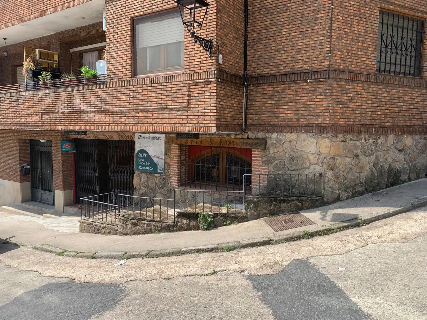 Vista exterior de Local en venda en Arenas de San Pedro amb Aire condicionat
