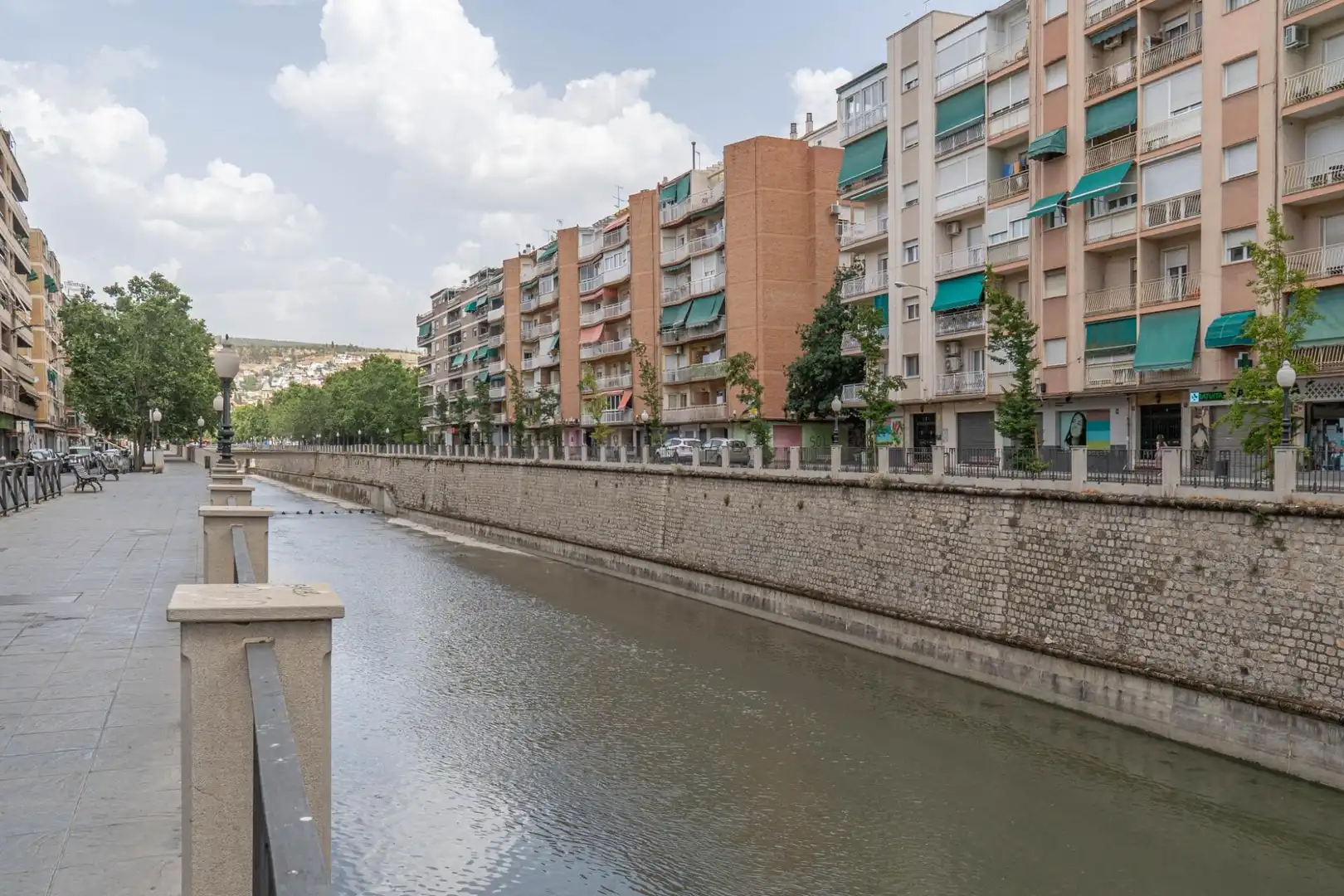 Außenansicht von Dachboden zum Verkauf in Granada mit Klimaanlage