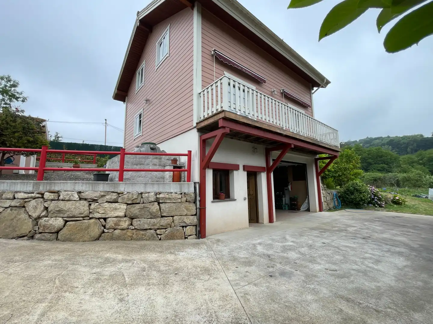 Vista exterior de Casa o xalet en venda en Gijón  amb Calefacció, Jardí privat i Parquet