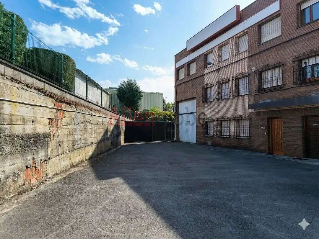 Exterior view of Industrial buildings for rent in Siero
