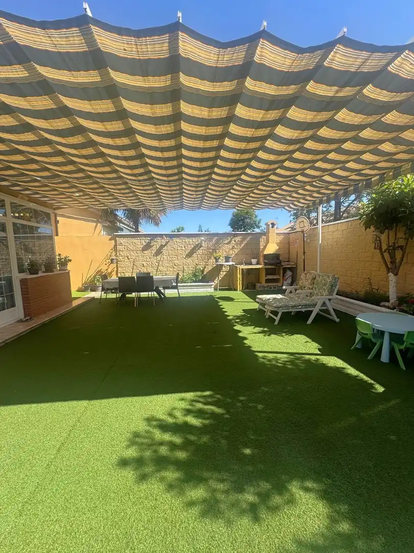 Terraza de Casa adosada en venta en Pozo de Guadalajara con Aire acondicionado, Calefacción y Jardín privado