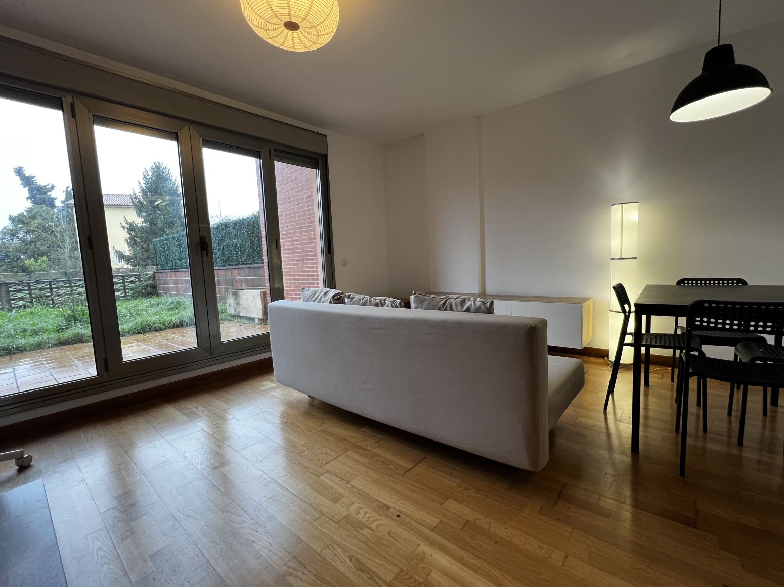 Sala de estar de Ático en venta en El Astillero   con Calefacción, Jardín privado y Parquet