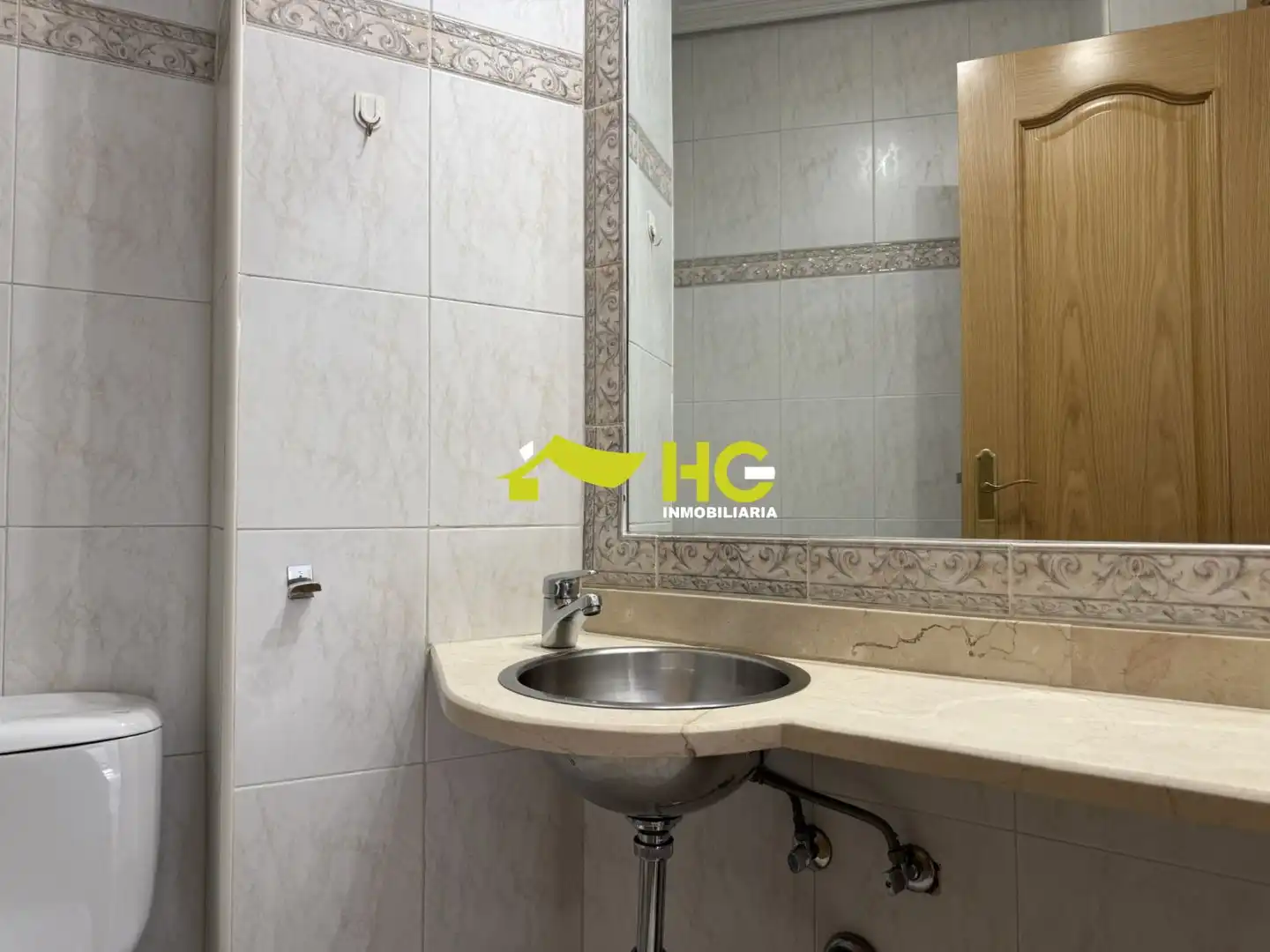 Baño de Dúplex de alquiler en Villaviciosa de Odón con Aire acondicionado, Calefacción y Terraza