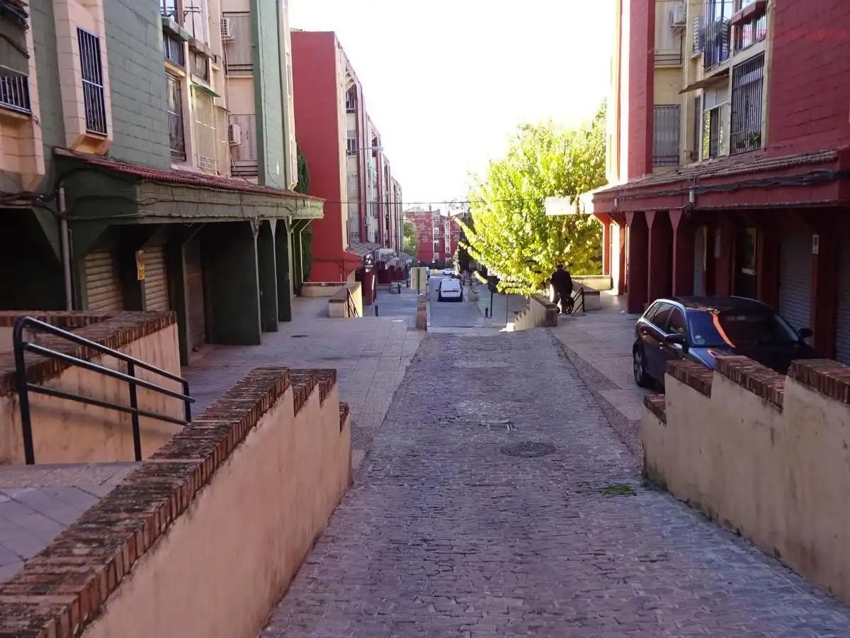 Vista exterior de Local en venta en Granada