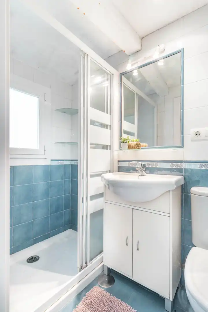 Baño de Apartamento en venta en Ribadesella con Calefacción y Balcón