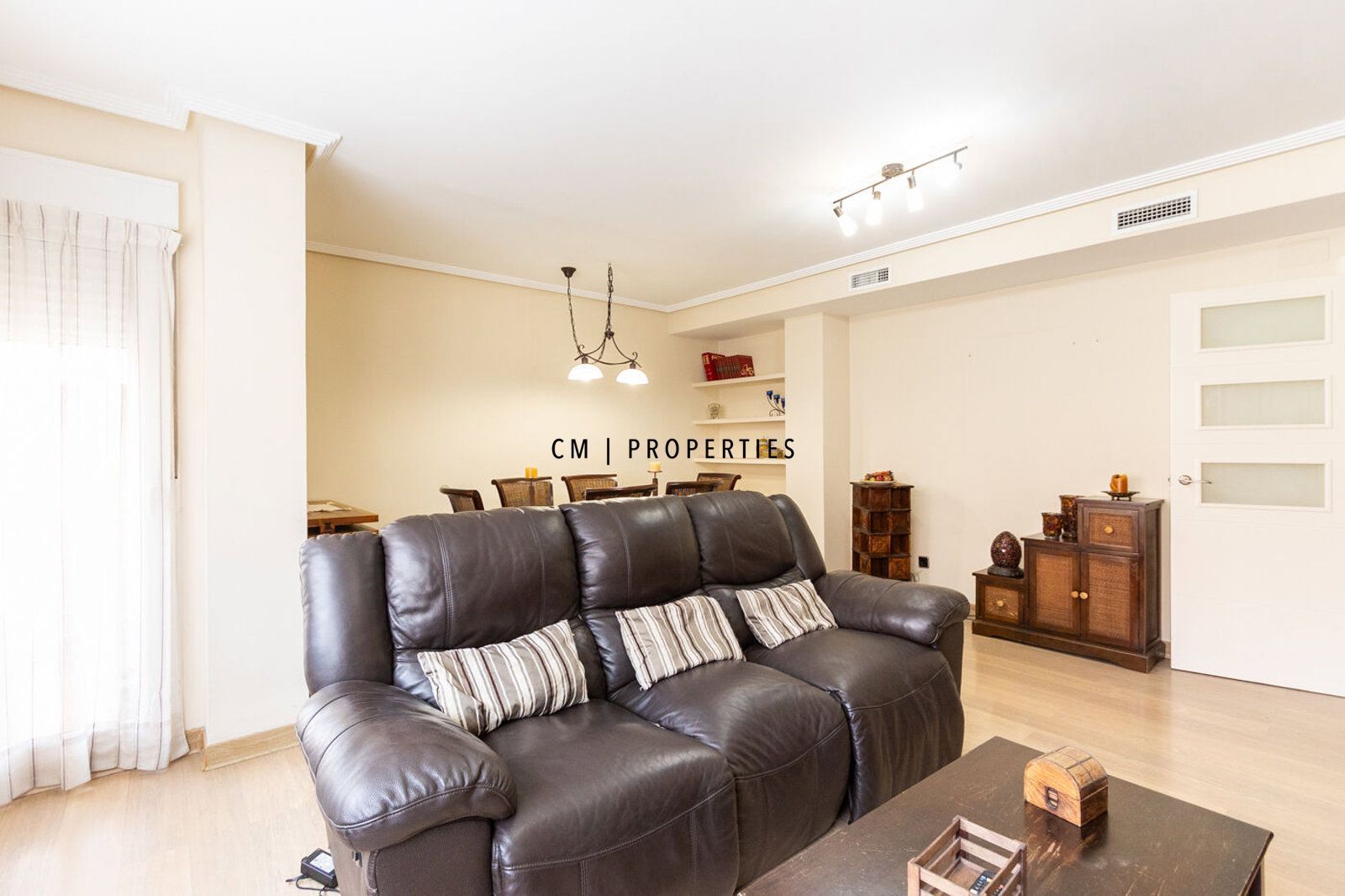 Living room of Flat to rent in  Valencia Capital  with Air Conditioner, Heating and Parquet flooring