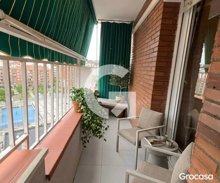 Terraza de Piso en venta en Cornellà de Llobregat con Aire acondicionado, Amueblado y Horno