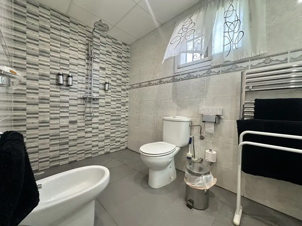 Badezimmer von Erdgeschoss zum Verkauf in Mijas mit Klimaanlage, Terrasse und Möbliert