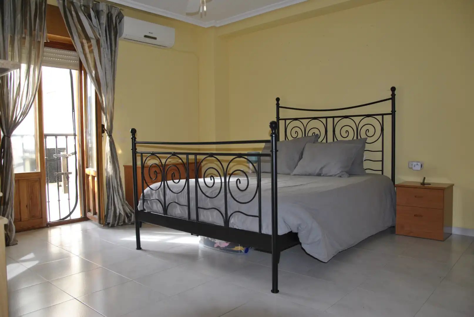 Habitación de Ático en venta en Plasencia con Aire acondicionado, Calefacción y Terraza