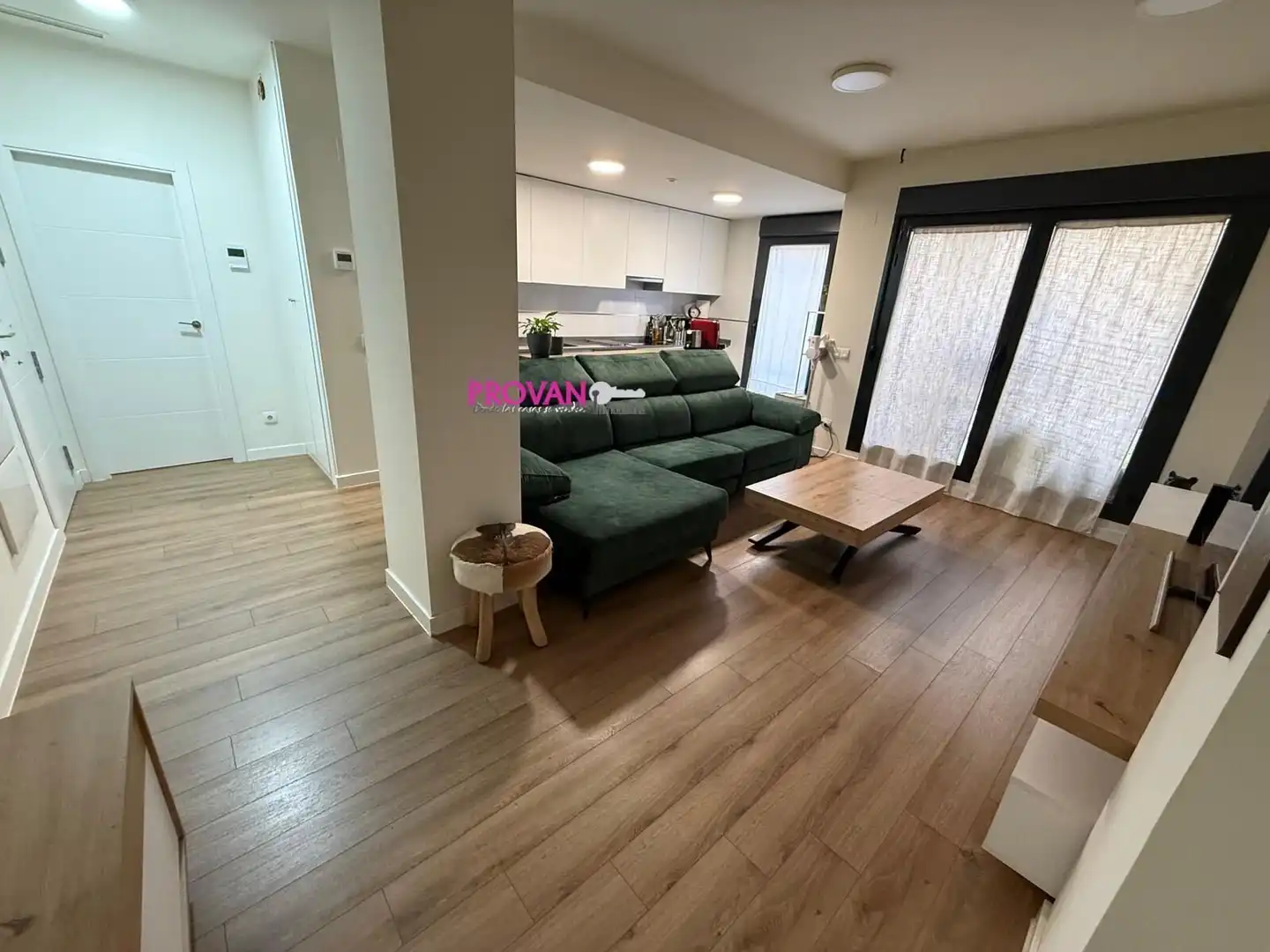 Sala de estar de Planta baja en venta en Torrejón de Ardoz con Aire acondicionado, Trastero y Piscina comunitaria
