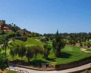 Vista exterior de Apartament en venda en Marbella amb Aire condicionat, Terrassa i Piscina