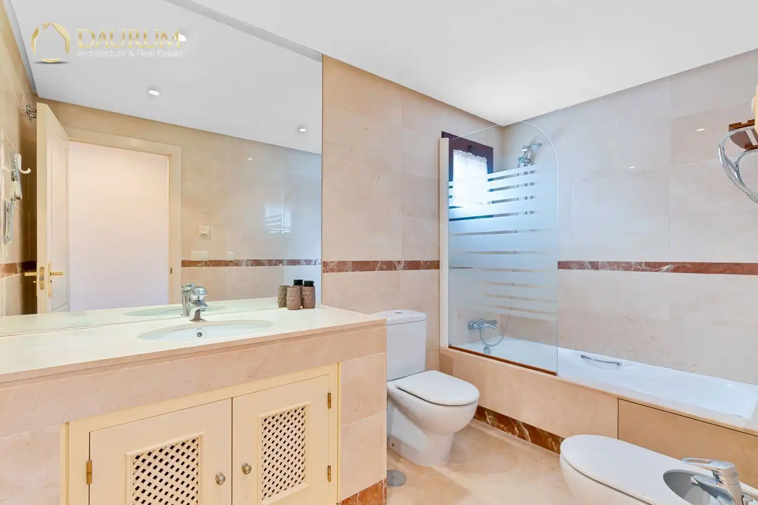 Baño de Piso en venta en Marbella con Aire acondicionado, Calefacción y Terraza