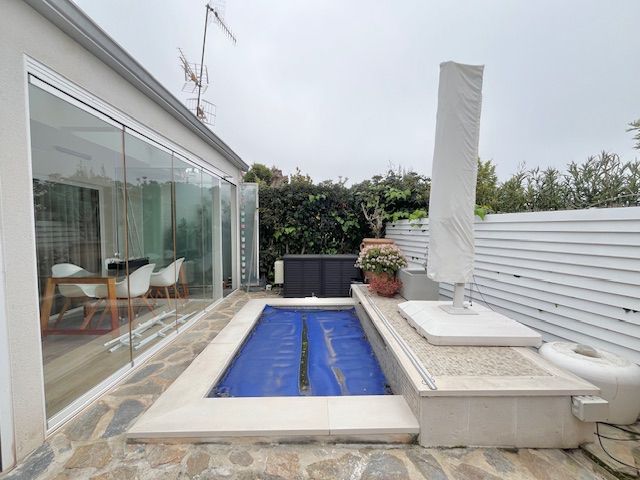 Piscina de Casa adosada en venta en Sant Pere de Ribes con Aire acondicionado, Calefacción y Terraza