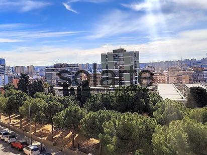 Vista exterior de Edifici en venda en L'Hospitalet de Llobregat