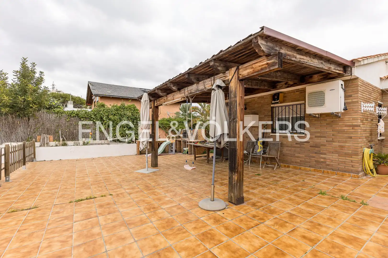 Terrassa de Casa adosada en venda en Cubelles amb Calefacció, Jardí privat i Terrassa