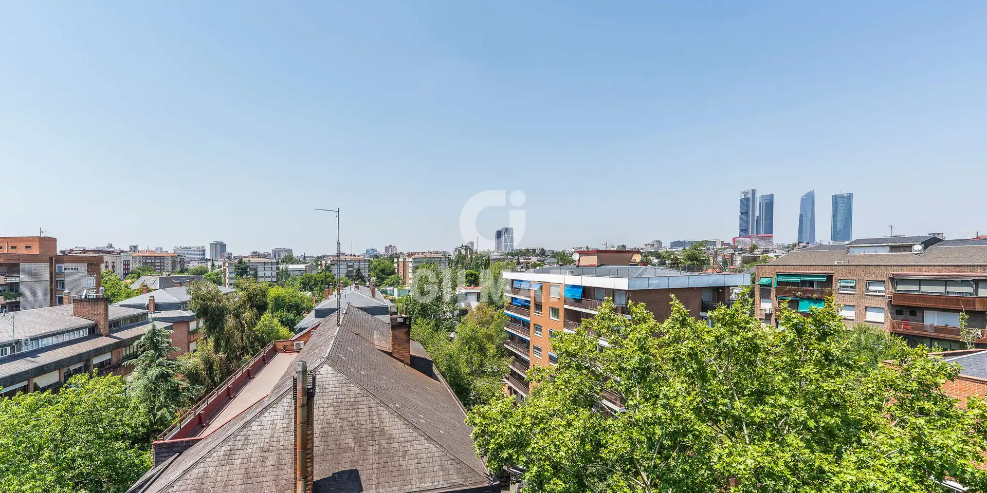 Vista exterior de Piso en venta en Madrid con Calefacción, Trastero y Balcón