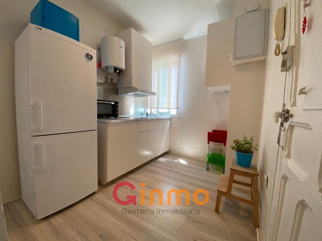 Kitchen of Flat to rent in  Madrid Capital  with Heating, Parquet flooring and Furnished