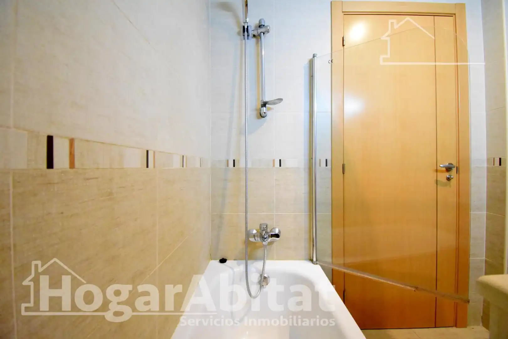 Bathroom of Attic for sale in Pedreguer  with Air Conditioner, Parquet flooring and Terrace