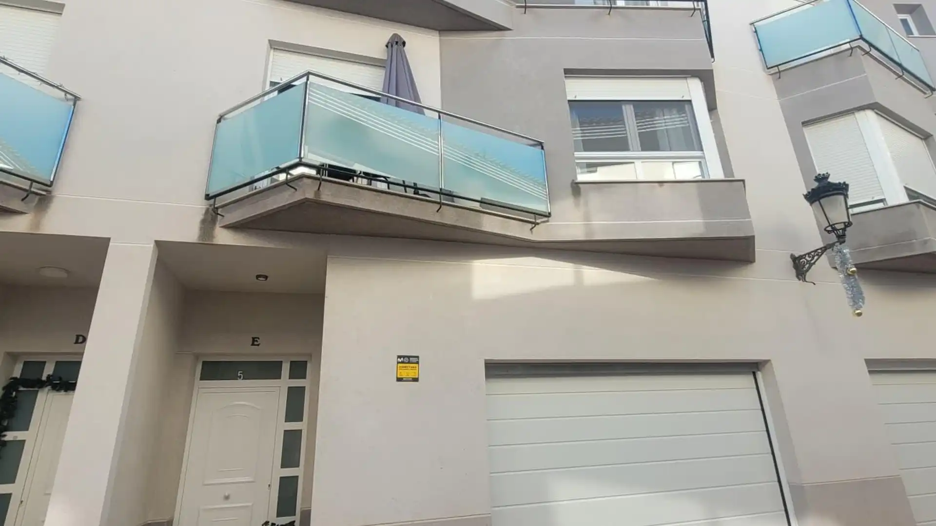 Terrasse von Einfamilien-Reihenhaus zum Verkauf in Palma de Gandia mit Klimaanlage, Terrasse und Abstellraum