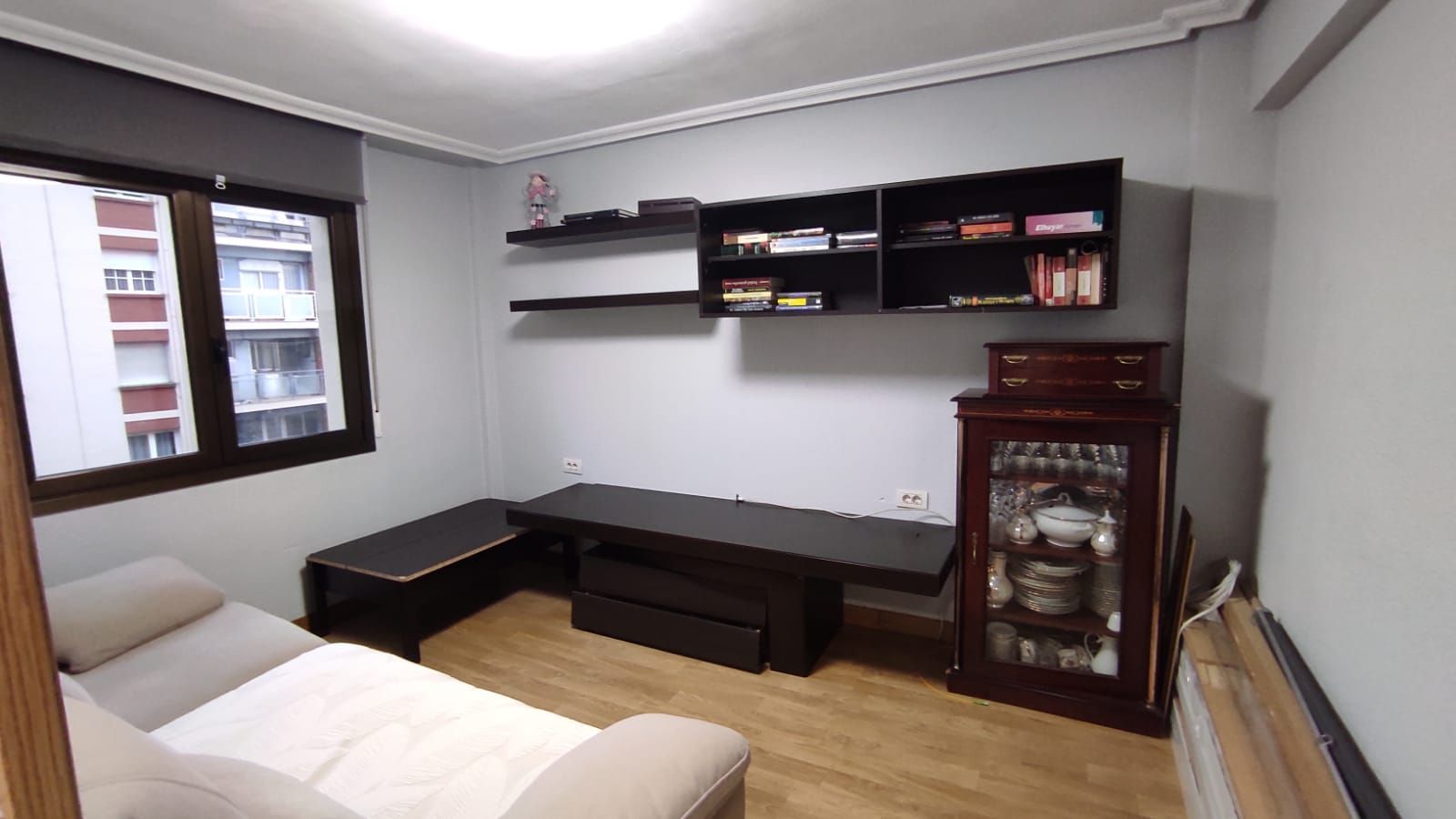 Sala d'estar de Pis en venda en Ermua amb Calefacció, Moblat i Balcó