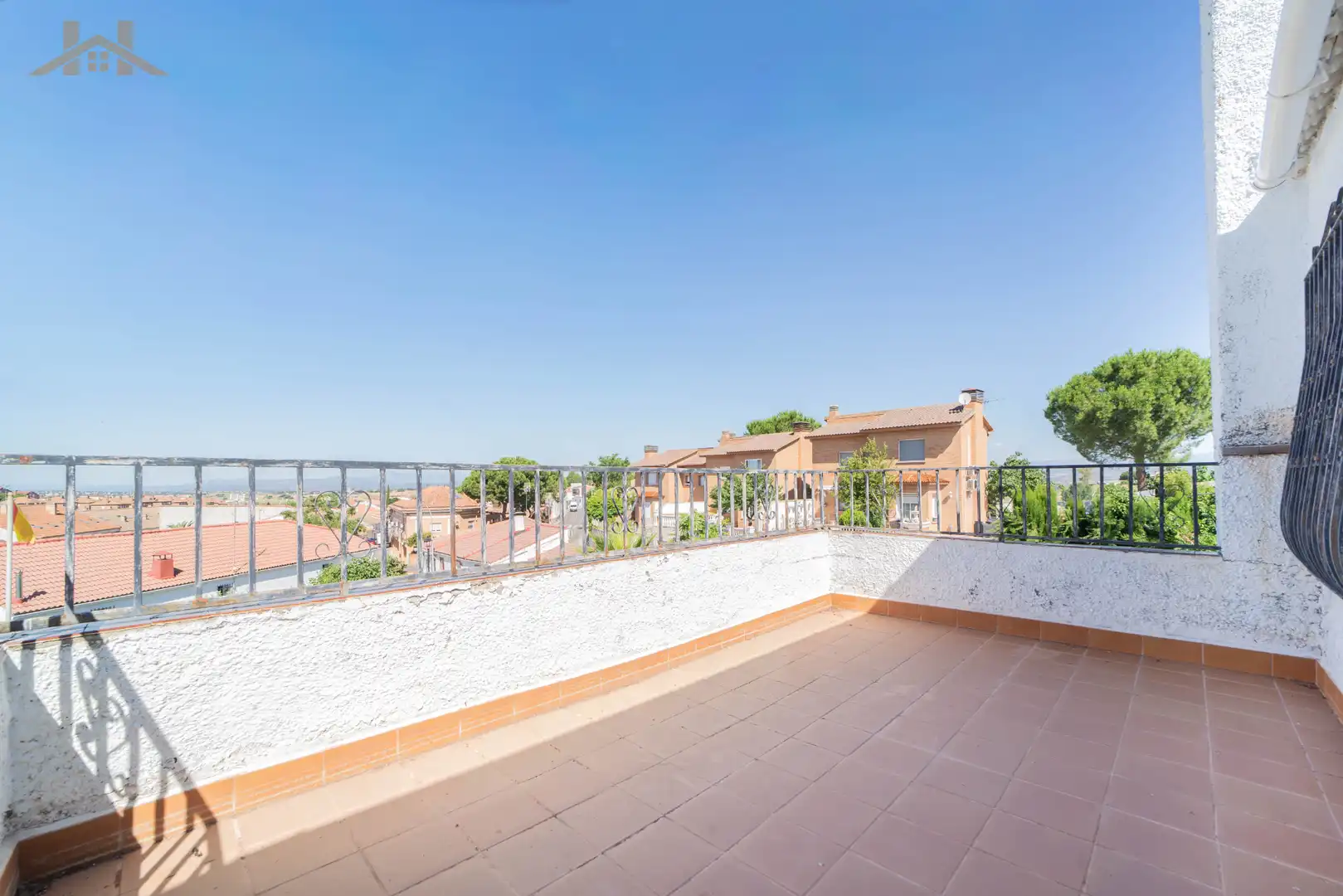 Terrassa de Casa adosada en venda en Villanueva de Perales amb Aire condicionat, Calefacció i Jardí privat