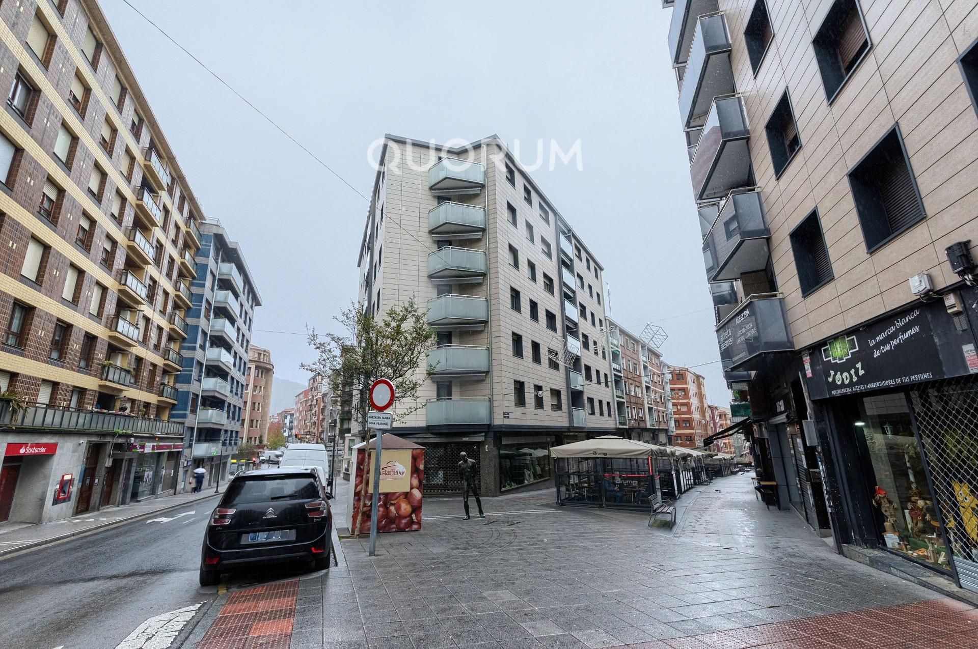 Vista exterior de Pis en venda en Basauri  amb Calefacció