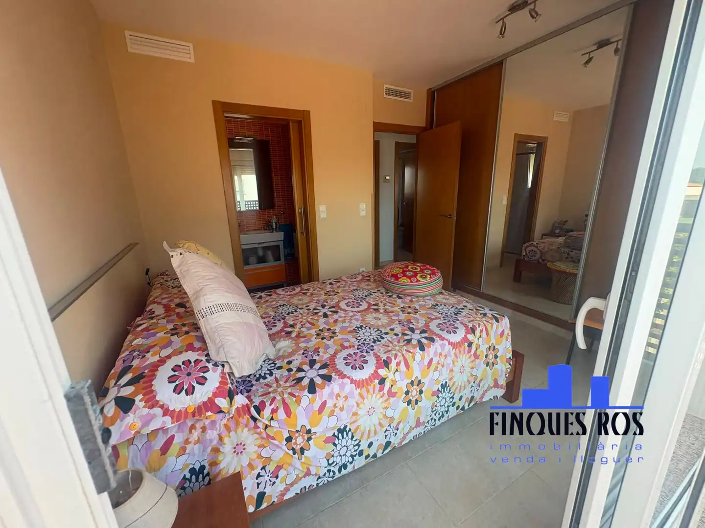 Schlafzimmer von Einfamilien-Reihenhaus zum Verkauf in Vinaròs mit Klimaanlage, Terrasse und Schwimmbad