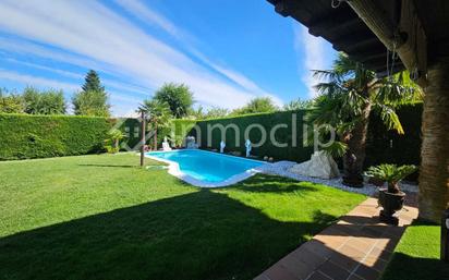 Swimming pool of House or chalet for sale in Villamayor  with Air Conditioner, Heating and Private garden