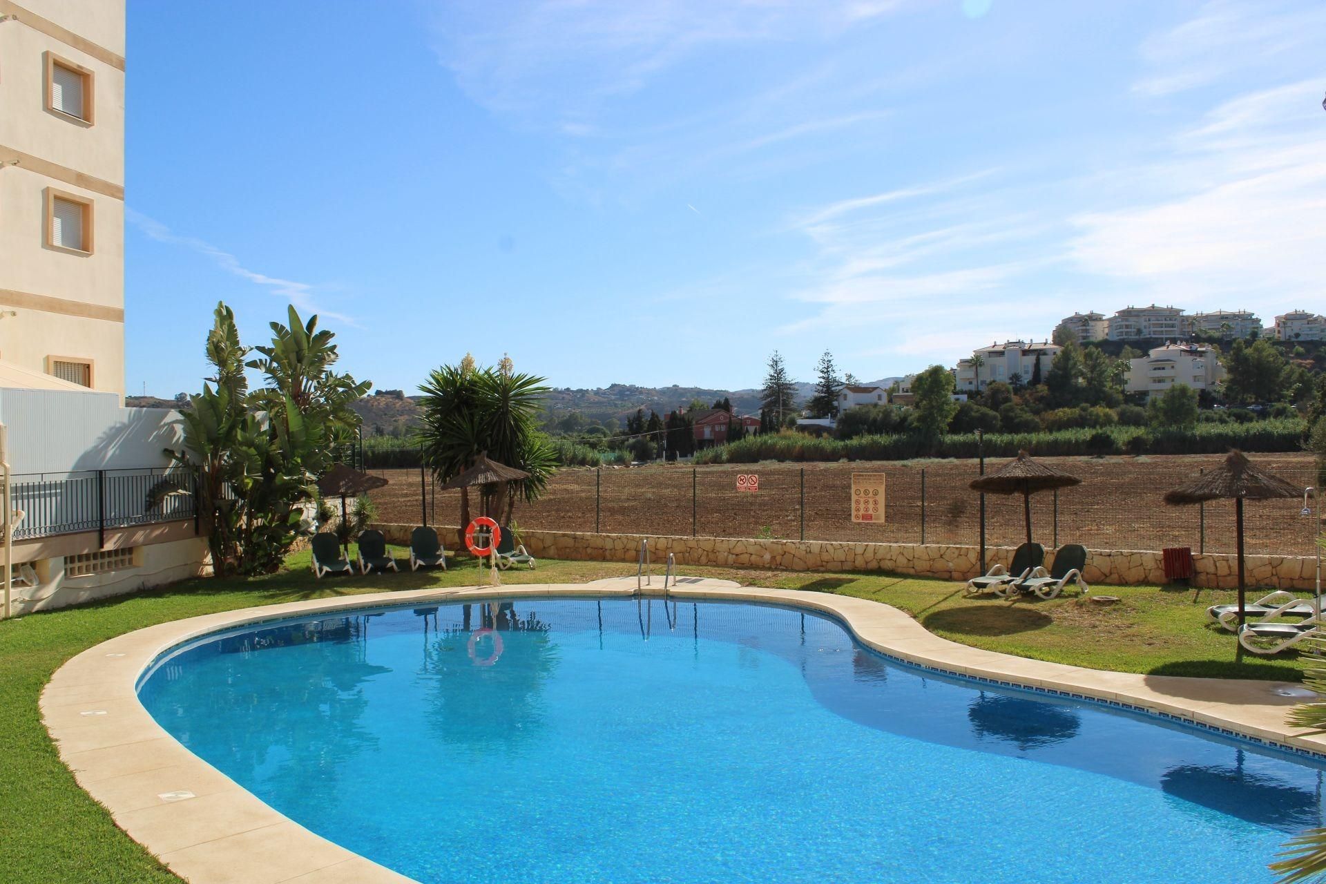 Piscina de Àtic en venda en Fuengirola amb Aire condicionat, Jardí privat i Terrassa