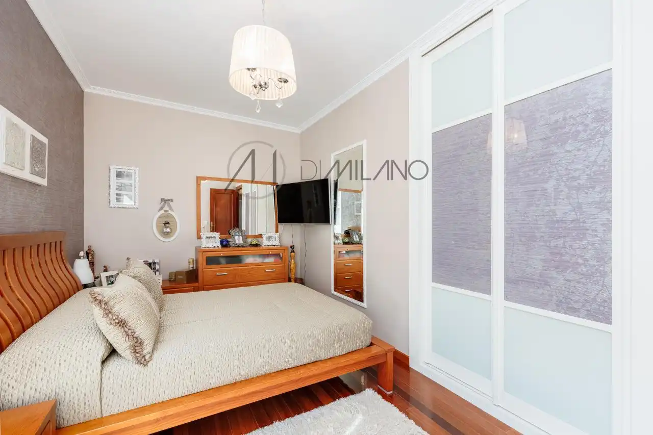 Habitación de Casa adosada en venta en Vigo  con Calefacción, Jardín privado y Parquet