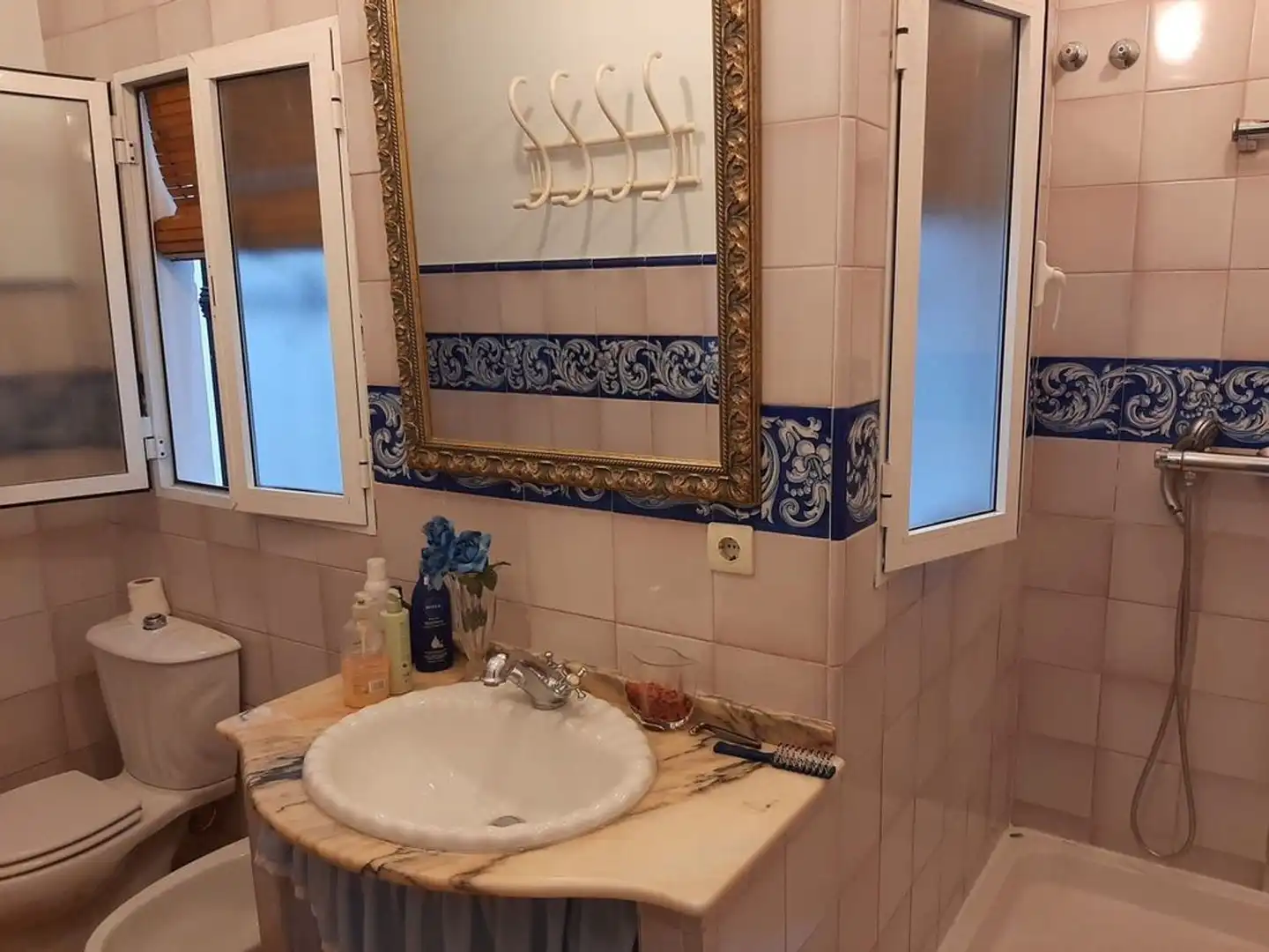 Bany de Casa o xalet en venda en Sevilla amb Aire condicionat, Terrassa i Traster