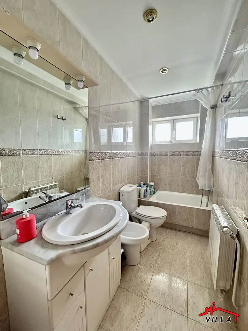 Bathroom of Flat for rent in Laredo  with Heating, Terrace and Furnished