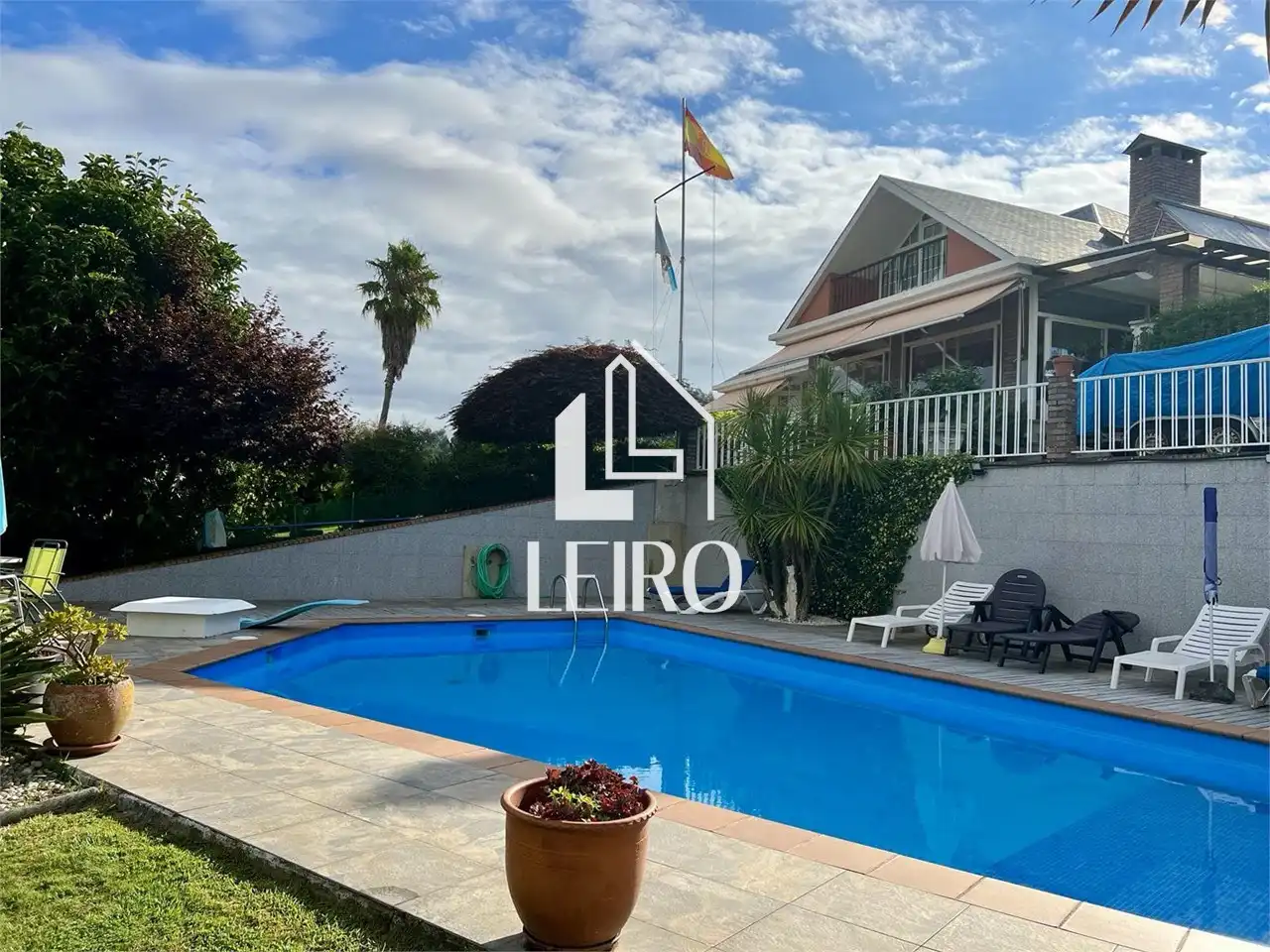 Vista exterior de Casa o xalet en venda en Vilagarcía de Arousa amb Calefacció, Jardí privat i Terrassa