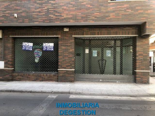 Local comercial en Alquiler en Calle Martínez de la Rosa en Linarejos