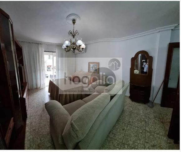 Habitación de Piso de alquiler en  Sevilla Capital con Aire acondicionado, Terraza y Amueblado