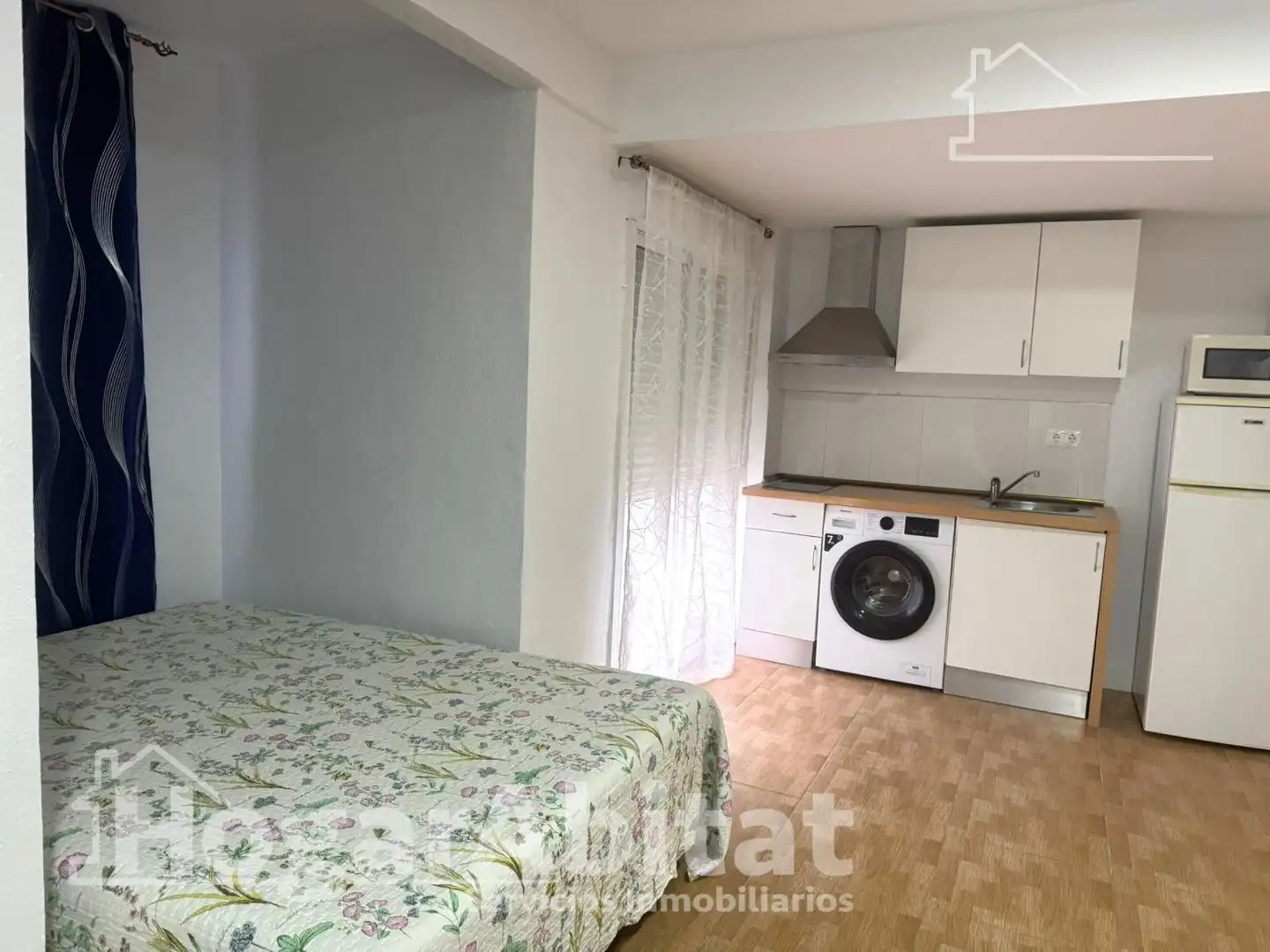 Habitación de Piso en venta en Valencia con Calefacción y Balcón